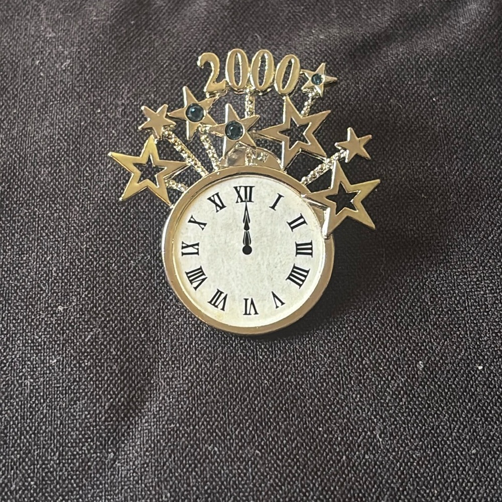 2000 Millennium Clock Stars Pin